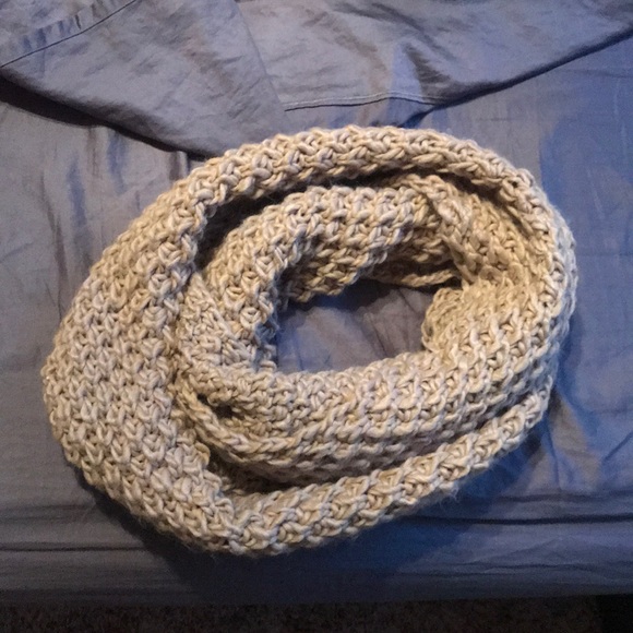 Infinity scarf - Picture 2 of 2